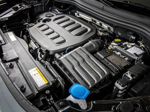 New 2026 Volkswagen Tiguan SE R-Line FWD image 12