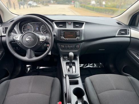 Used 2018 Nissan Sentra S image 10