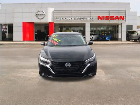 Used 2025 Nissan Sentra SV w/ Trunk Package image 8