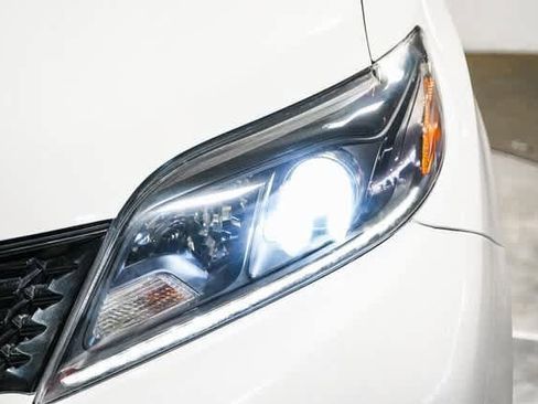 Certified 2020 Toyota Sienna SE image 8