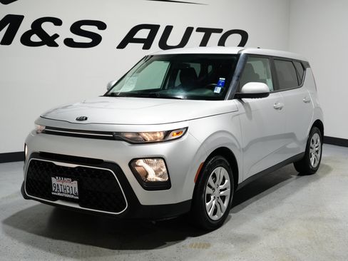 Used 2021 Kia Soul LX image 3