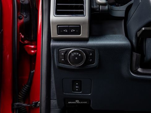 Used 2022 Ford F250 Lariat w/ Black Appearance Package image 22