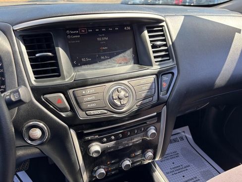 Used 2017 Nissan Pathfinder S image 16