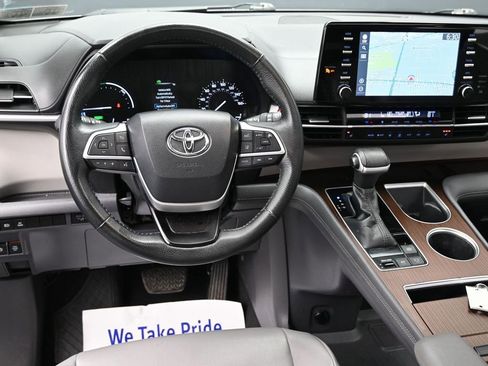 Used 2022 Toyota Sienna XLE w/ XLE Plus Package image 33