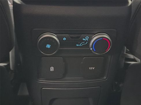 Used 2022 Ford Explorer XLT image 24