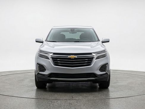 Used 2025 Chevrolet Equinox LT FWD image 2
