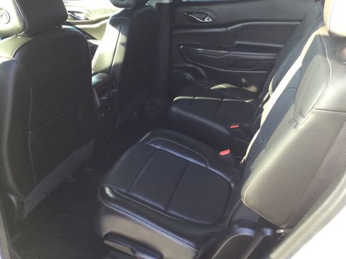 Used 2023 GMC Acadia SLT w/ Elevation Edition image 12