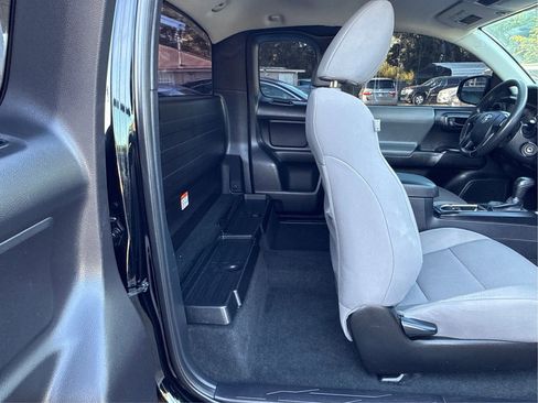 Used 2017 Toyota Tacoma SR RWD image 24