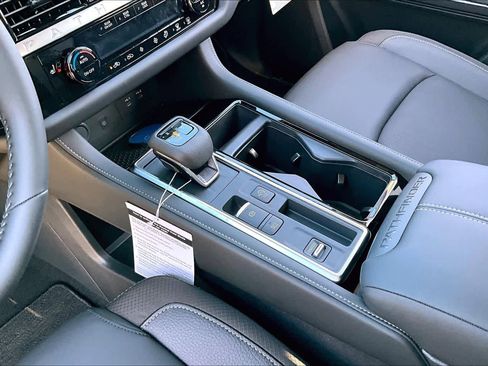 New 2026 Nissan Pathfinder SL image 7