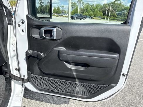 Used 2022 Jeep Wrangler Sport AWD/4WD image 9