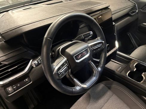 Used 2025 GMC Acadia Elevation image 17