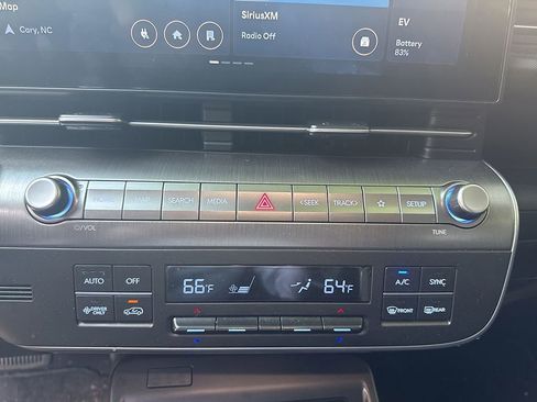Used 2024 Hyundai Kona Limited FWD image 21