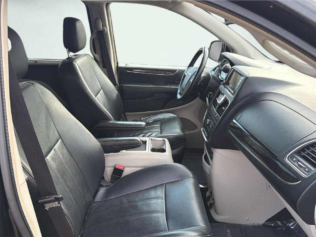 Used 2012 Chrysler Town & Country Touring-L w/ Entertainment Group #2 FWD image 14