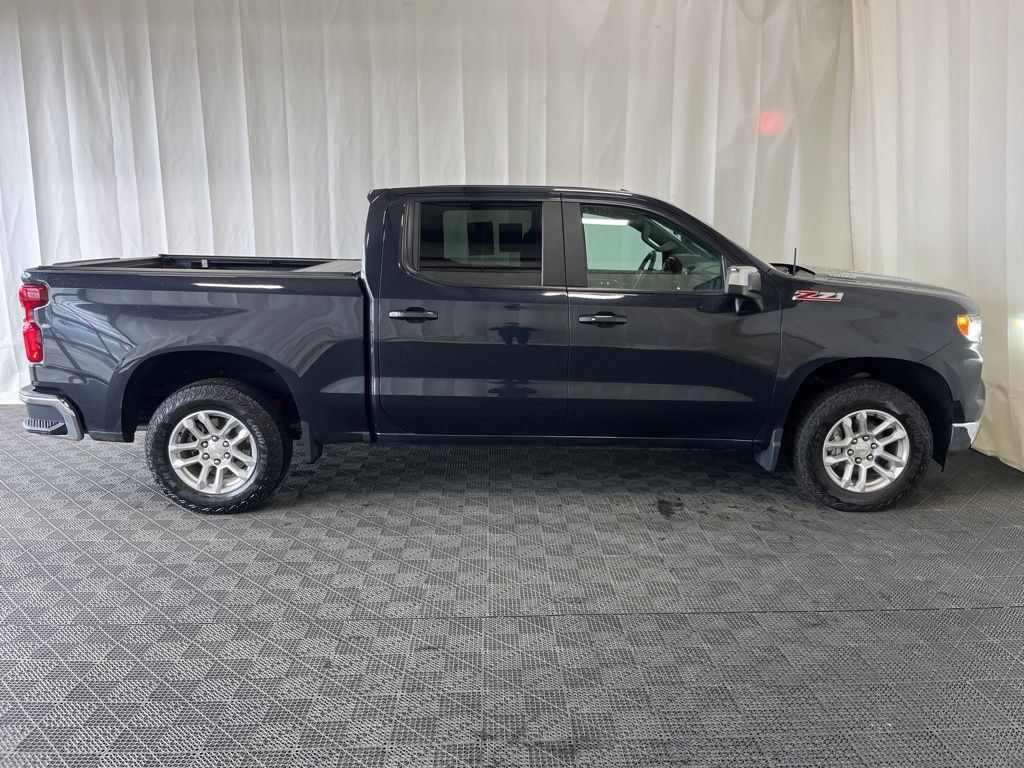 Used 2023 Chevrolet Silverado 1500 LT AWD/4WD image 2