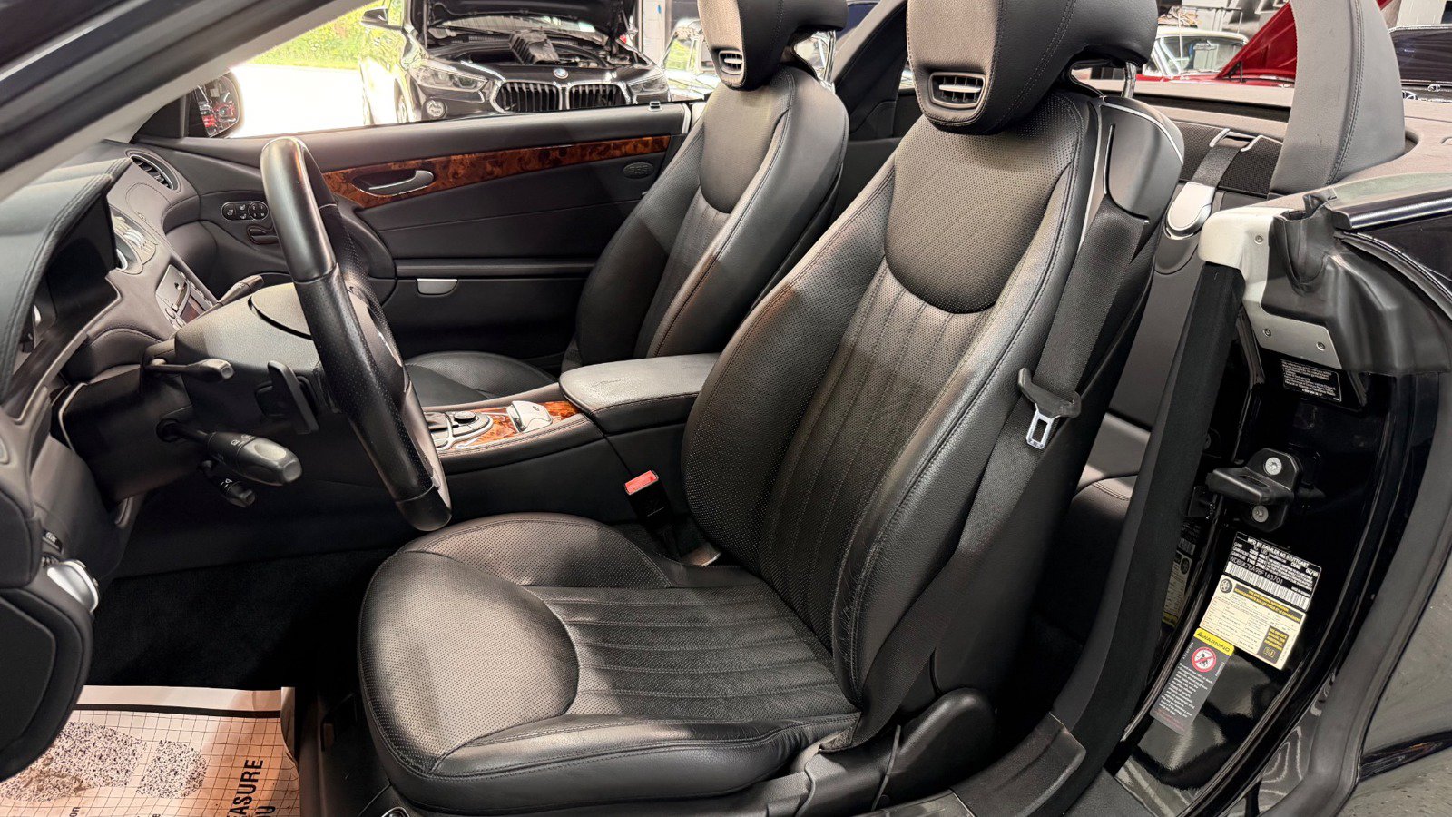 Used 2011 Mercedes-Benz SL 550 image 26
