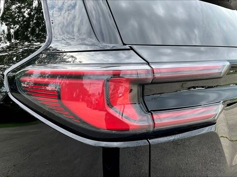 Used 2024 GMC Acadia Elevation image 42