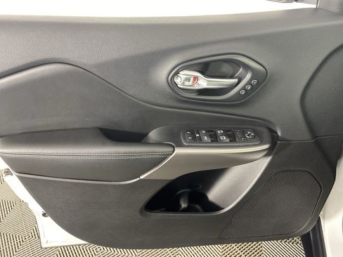 Used 2020 Jeep Cherokee Limited AWD/4WD image 13