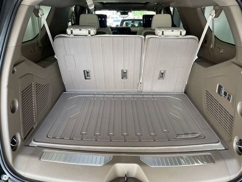 New 2026 GMC Yukon XL Denali w/ Denali Reserve Package RWD image 9