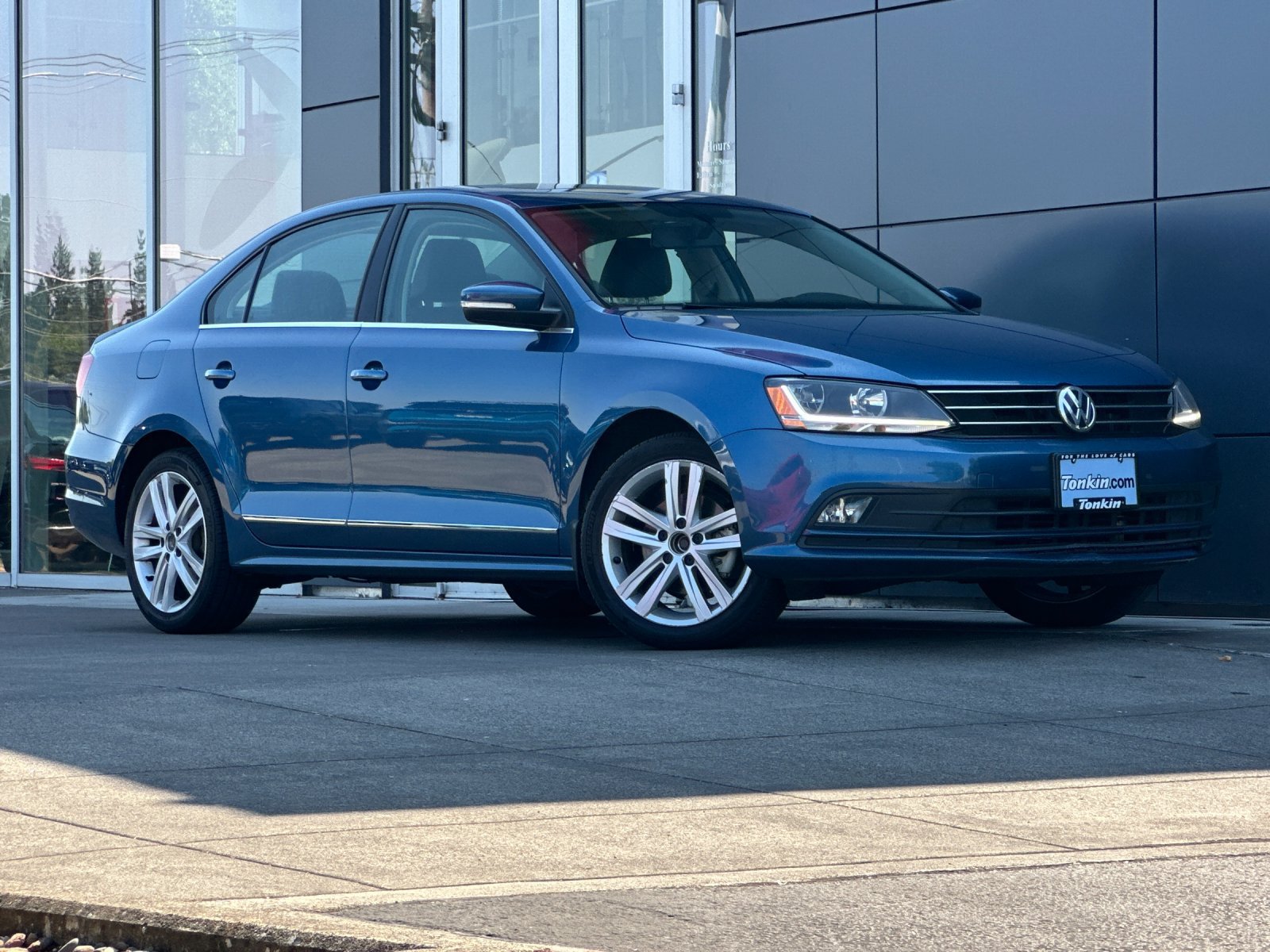Used 2017 Volkswagen Jetta SEL FWD image 2