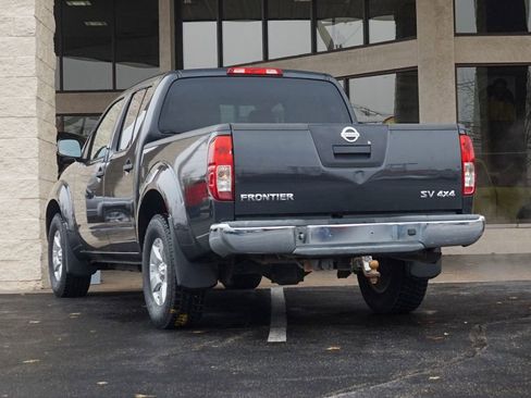 Used 2012 Nissan Frontier SV image 8