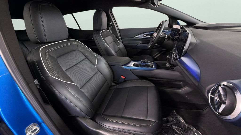 Certified 2025 Chevrolet Equinox EV LT w/ Convenience Package II FWD image 33