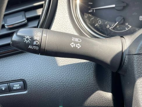 Used 2020 Nissan Rogue Sport S AWD/4WD image 25