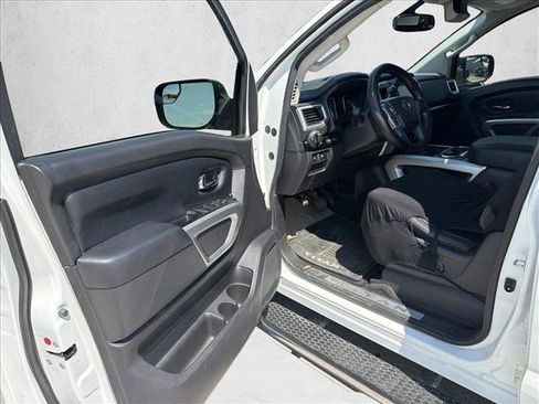 Used 2017 Nissan Titan SV RWD image 9