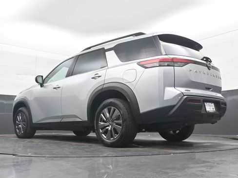 Used 2024 Nissan Pathfinder SV FWD image 28