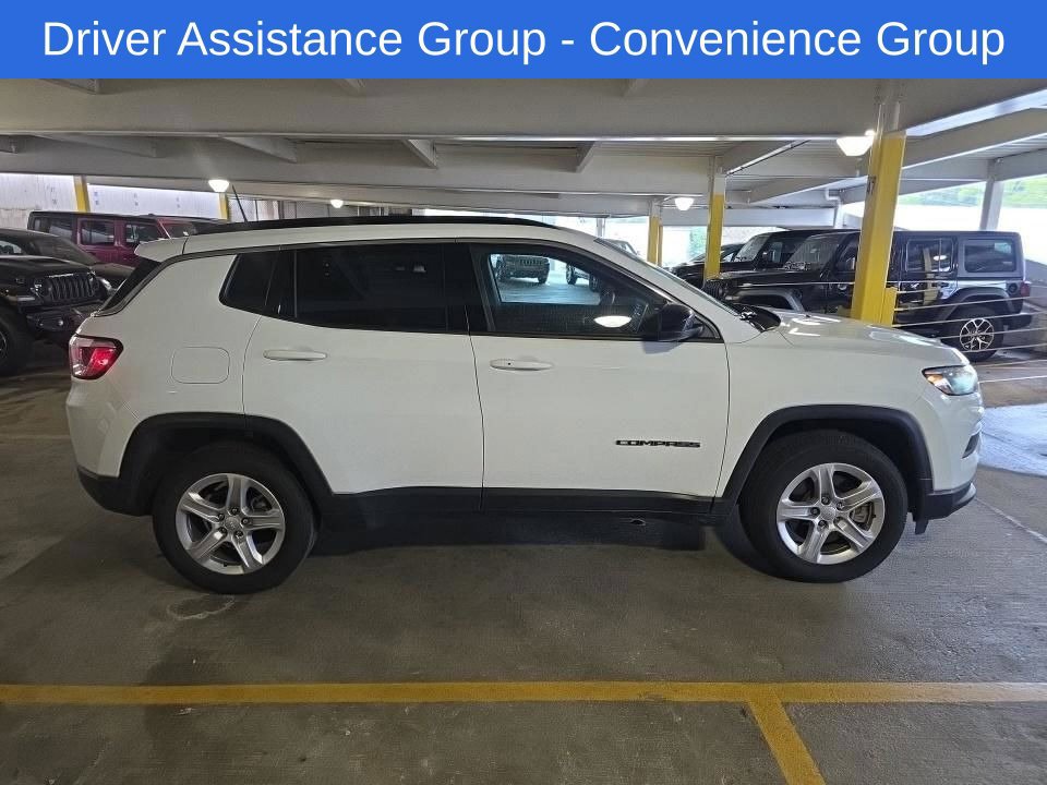 Used 2023 Jeep Compass Latitude w/ Convenience Group AWD/4WD image 1