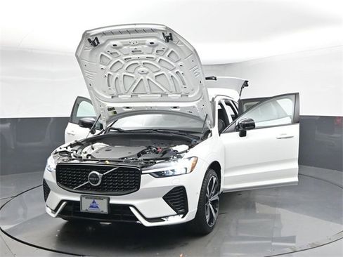 Used 2022 Volvo XC60 B6 R-Design w/ Advanced Package image 54