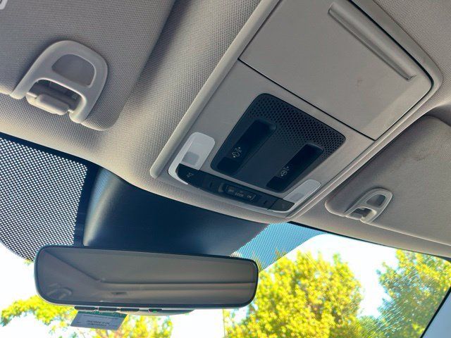 Used 2024 Honda Pilot Touring image 14