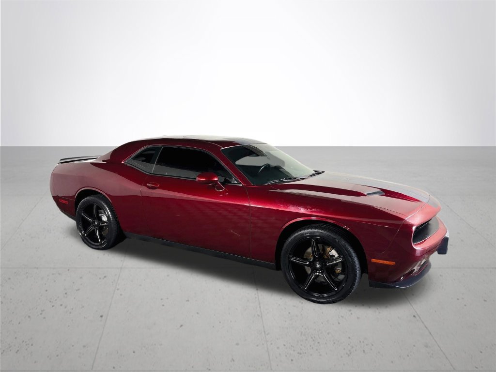 Used 2019 Dodge Challenger SXT w/ Driver Convenience Group AWD/4WD image 4