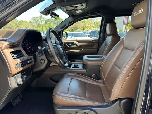 Used 2021 Chevrolet Suburban High Country AWD/4WD image 16