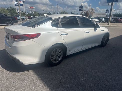Used 2016 Kia Optima LX image 3