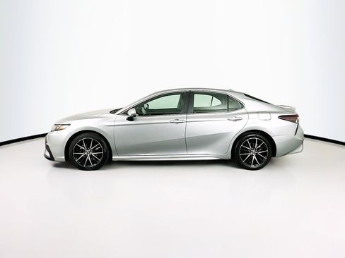 Used 2021 Toyota Camry SE FWD image 4