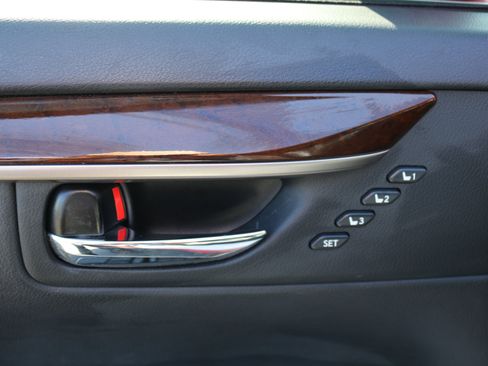 Used 2016 Lexus ES 350 w/ Luxury Package w/Wood Trim image 14