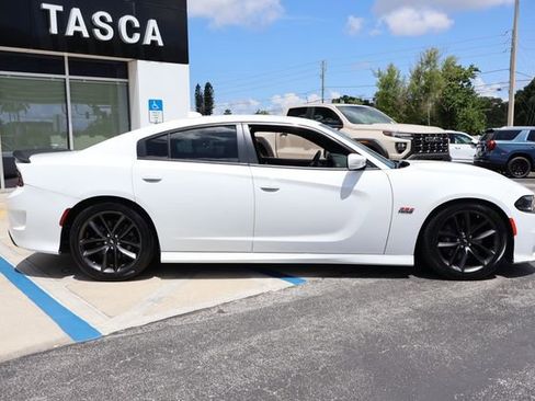 Used 2019 Dodge Charger Scat Pack RWD image 9