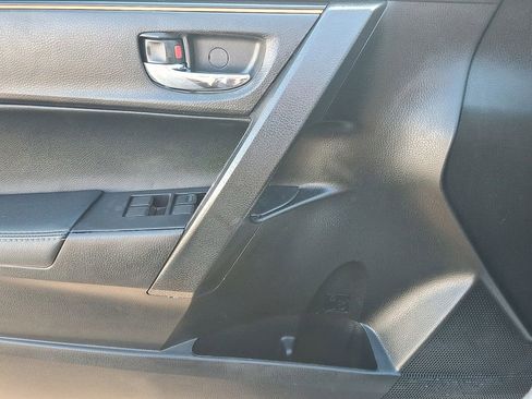 Used 2019 Toyota Corolla SE FWD image 14