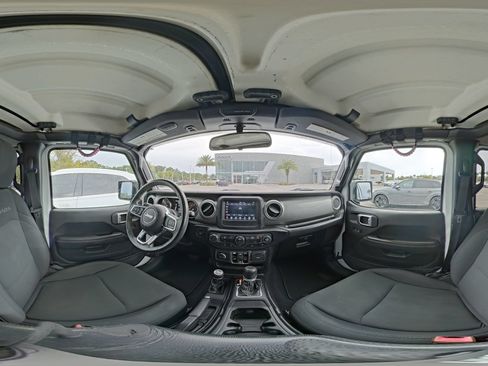 Used 2019 Jeep Wrangler Unlimited Sahara AWD/4WD image 9