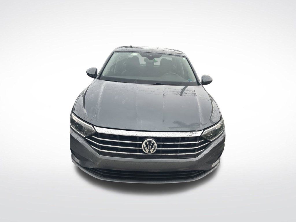 Used 2019 Volkswagen Jetta SEL w/ Cold Weather Package FWD image 2