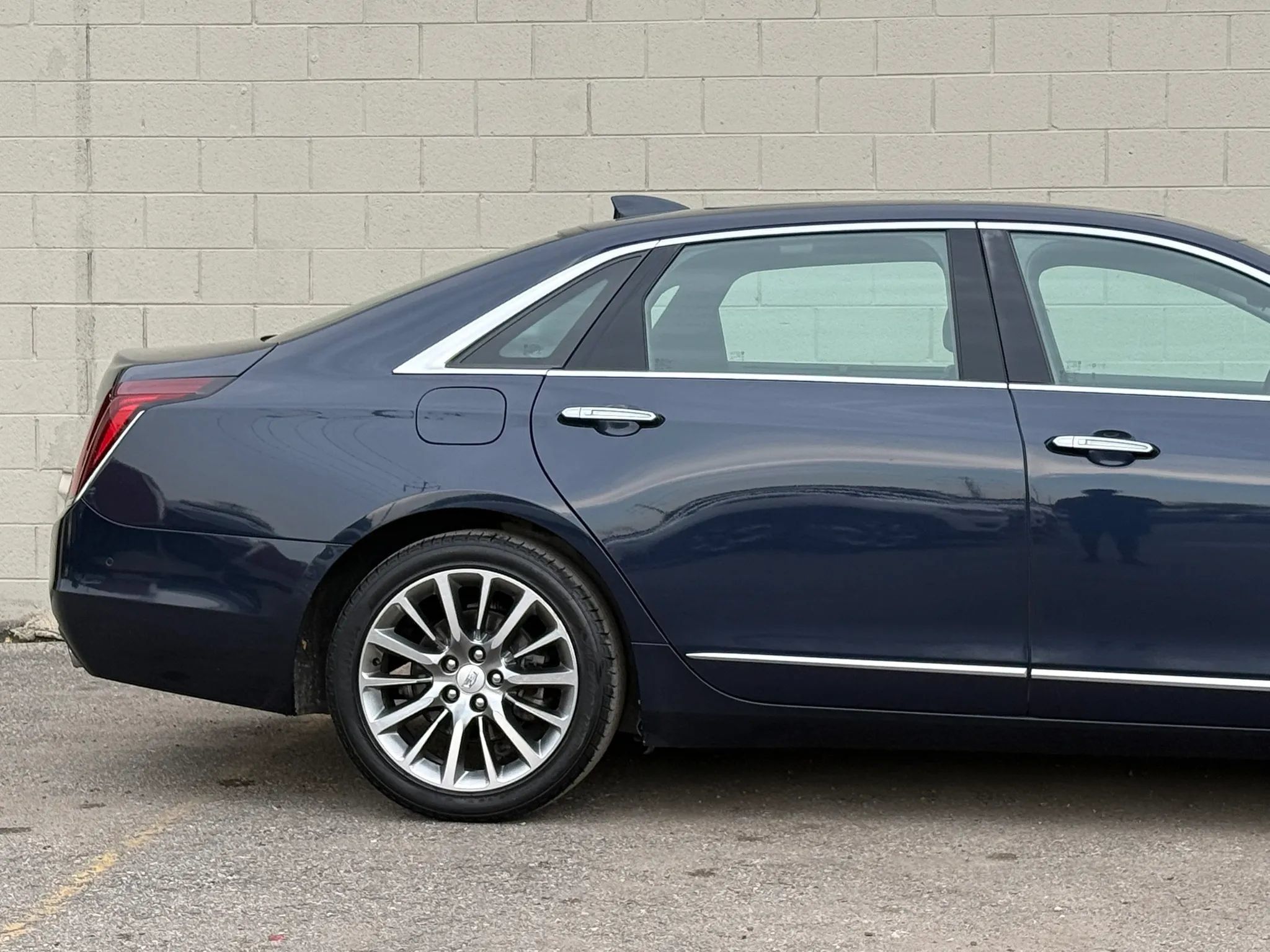 Used 2018 Cadillac CT6 Luxury AWD/4WD image 12