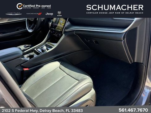 Used 2024 Jeep Grand Cherokee Limited w/ Luxury Tech Group II RWD image 18
