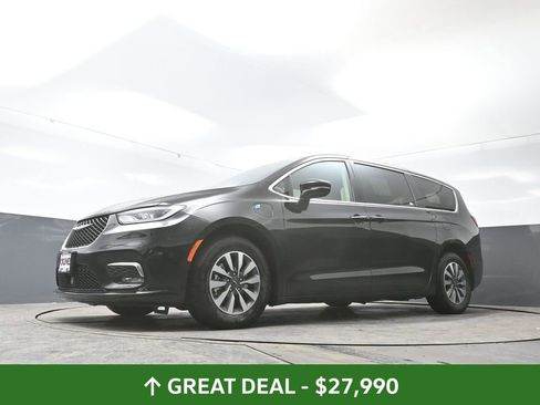 Used 2024 Chrysler Pacifica Select image 54