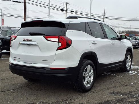 Certified 2022 GMC Terrain SLE w/ Driver Convenience Package image 3