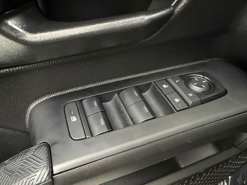 Used 2024 Toyota Tacoma SR image 29