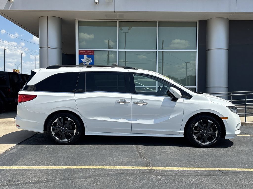 Used 2024 Honda Odyssey Elite image 2