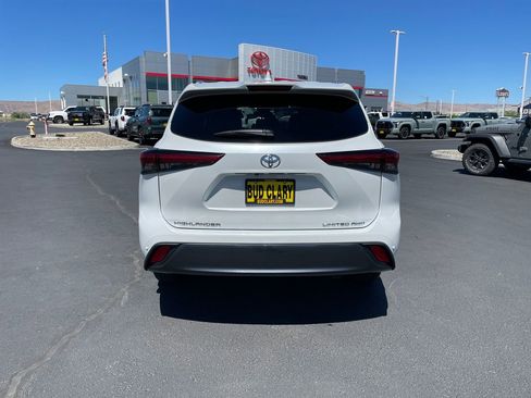 Used 2023 Toyota Highlander Limited AWD/4WD image 4