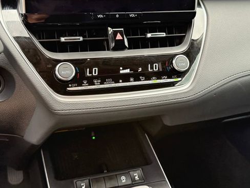 Used 2026 Toyota Corolla Cross XLE w/ Convenience Package FWD image 21