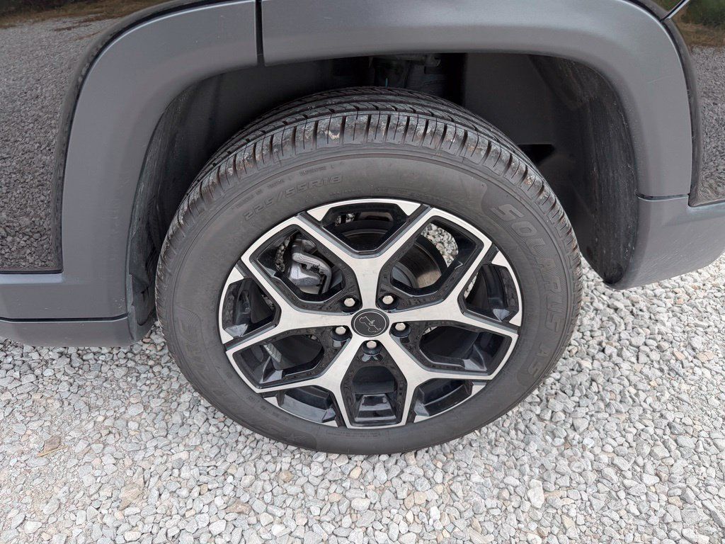 Used 2025 Jeep Compass Limited AWD/4WD image 17