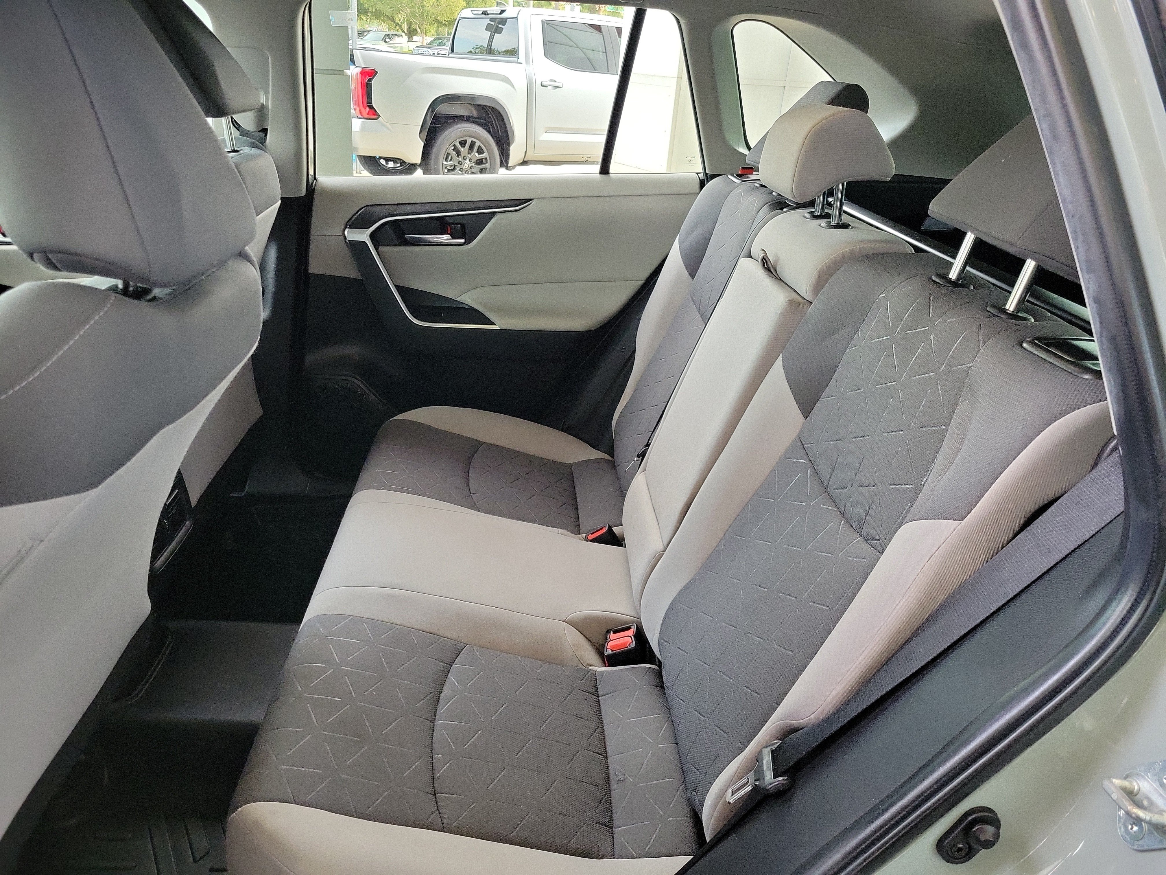 Used 2022 Toyota RAV4 XLE w/ Convenience Package FWD image 27
